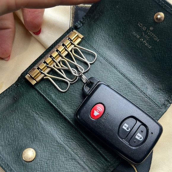 Auth. Louis Vuitton LV Taiga 6 Hook Ring Key Holder Case Wallet Multicles - Picture 4 of 17